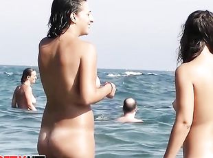 A beach voyeur video of a splendid female body
